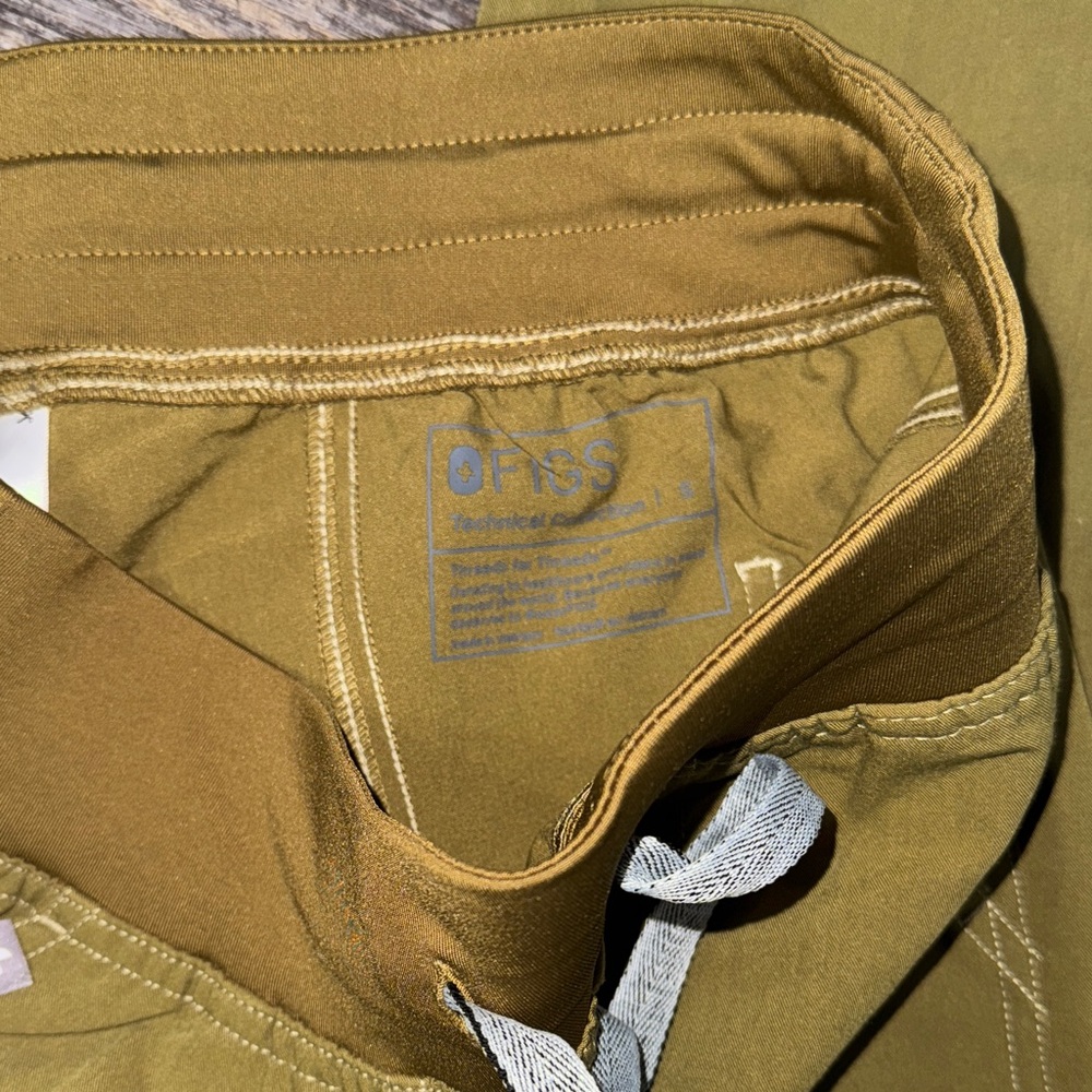 Figs Women's Olive Cargo Scrub Set - Picture 2 of 6